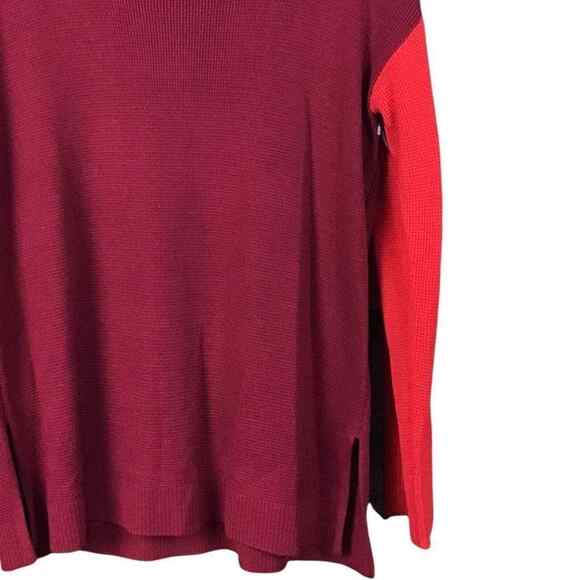 Vince Camuto Women’s Medium Red Black Colorblock Button Shoulder Sweater NWOT - Picture 6 of 16